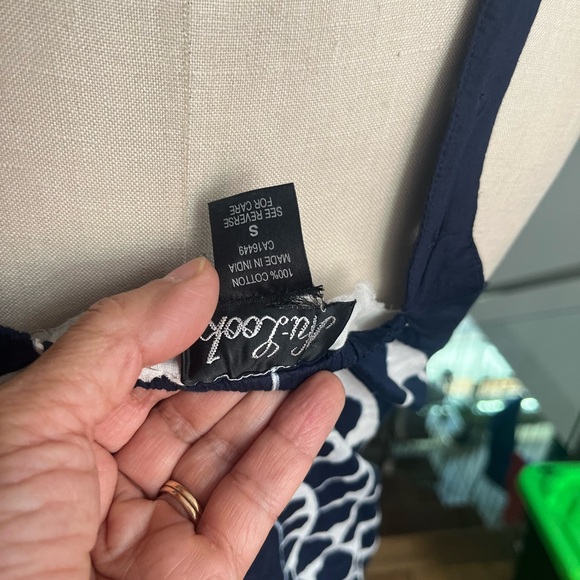 cute cotton sleeveless top size small with fabric embroidery flower front - Picture 3 of 4